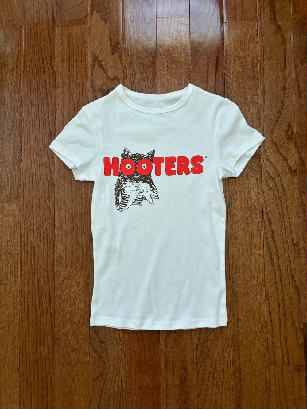 Hooters NWOT XS baby tee full length